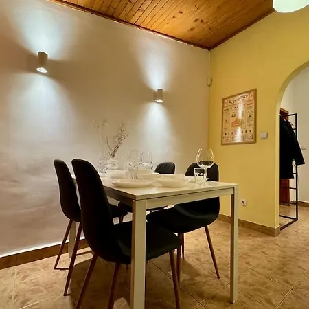 Apartment Sweet Spot: & Cozy *