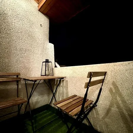 Apartment Sweet Spot: & Cozy *